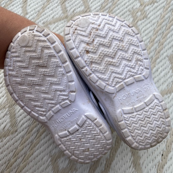 FREE SHIPPING Hotuna white size 7 clogs - Picture 4 of 7